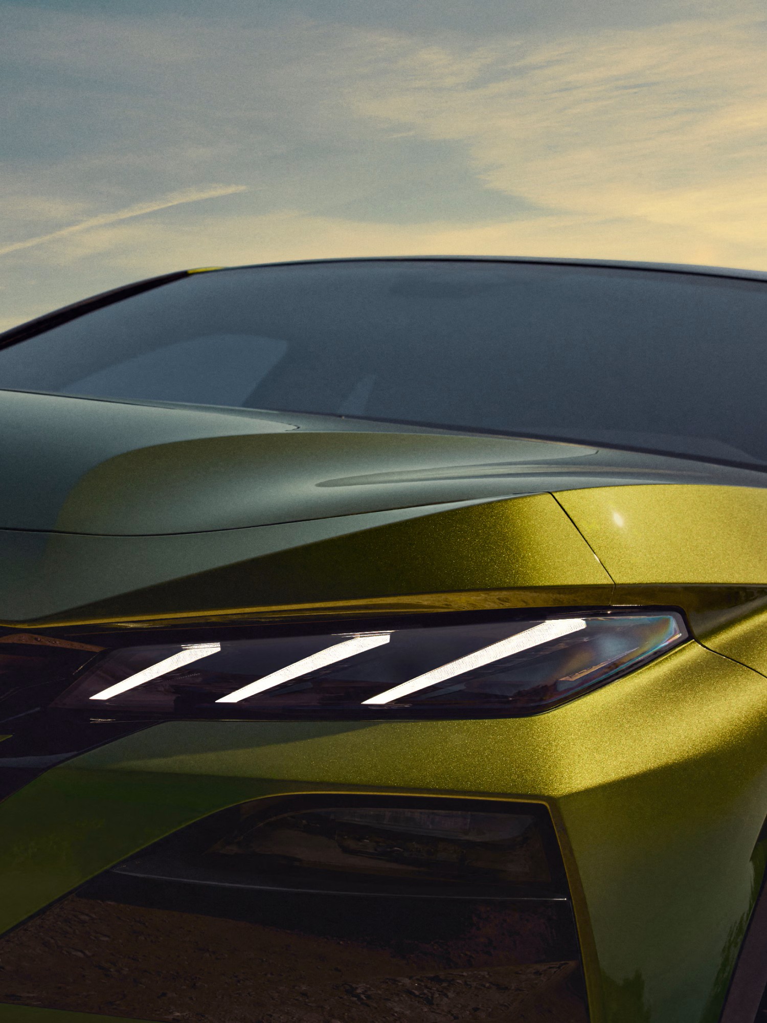 Close up of the front light of the Peugeot 408