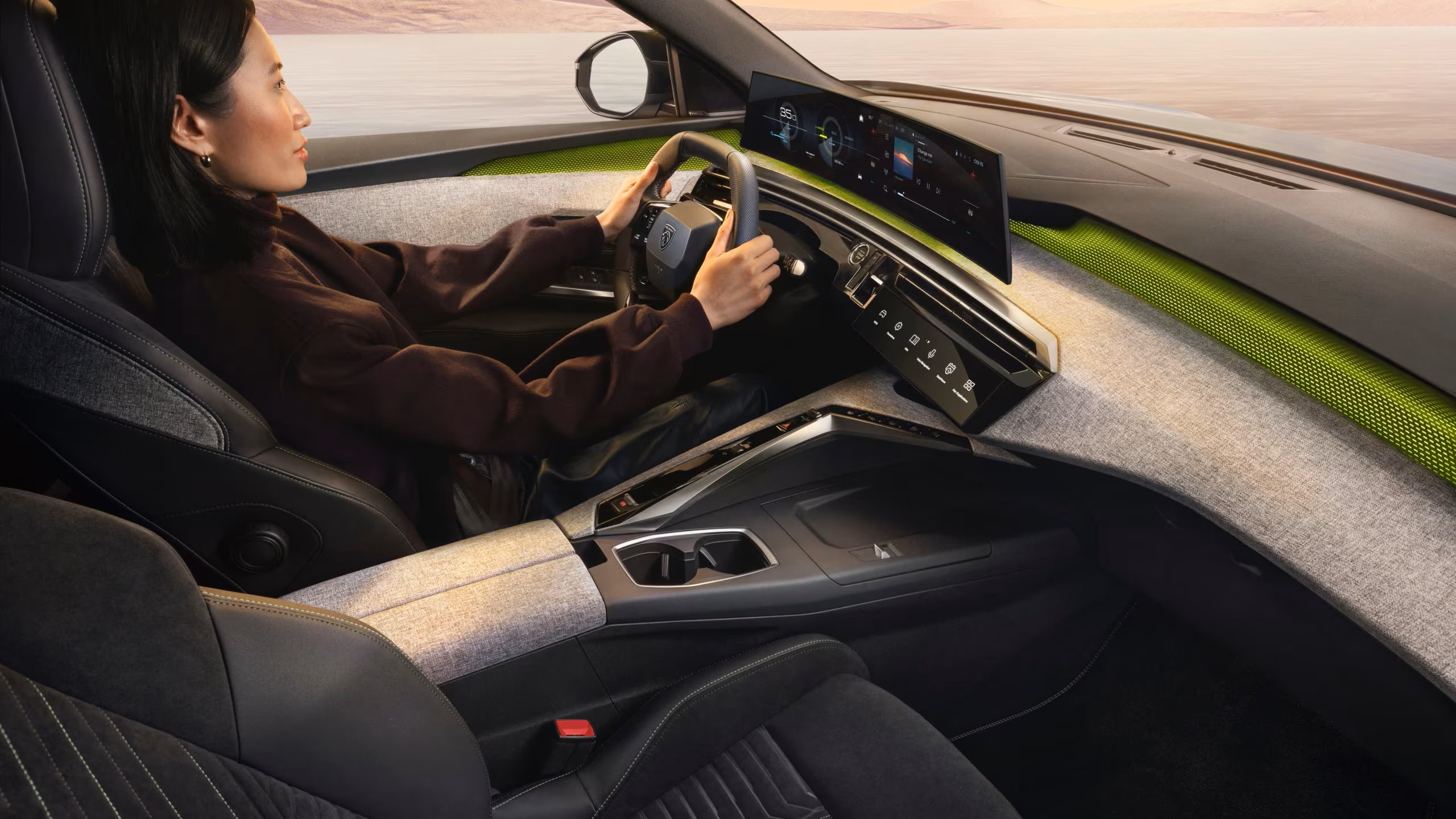 Test drive the Peugeot 5008 in Mayo